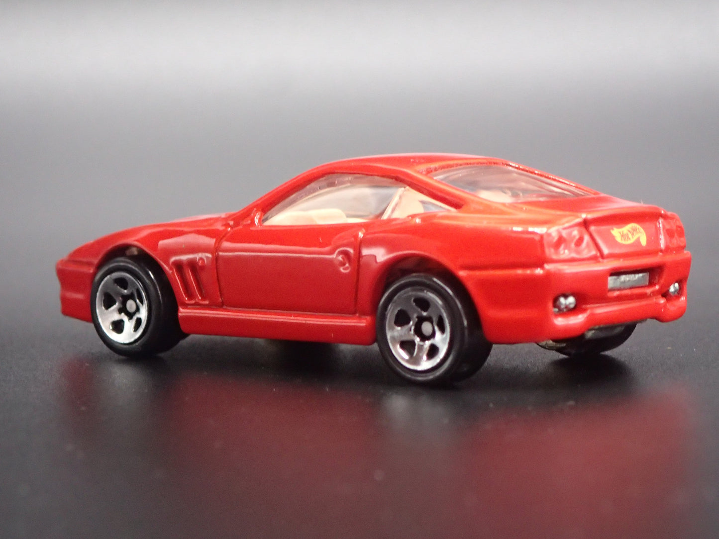 1996-2001 FERRARI 550 MARANELLO 1:64 SCALE COLLECTIBLE DIORAMA DIECAST MODEL CAR