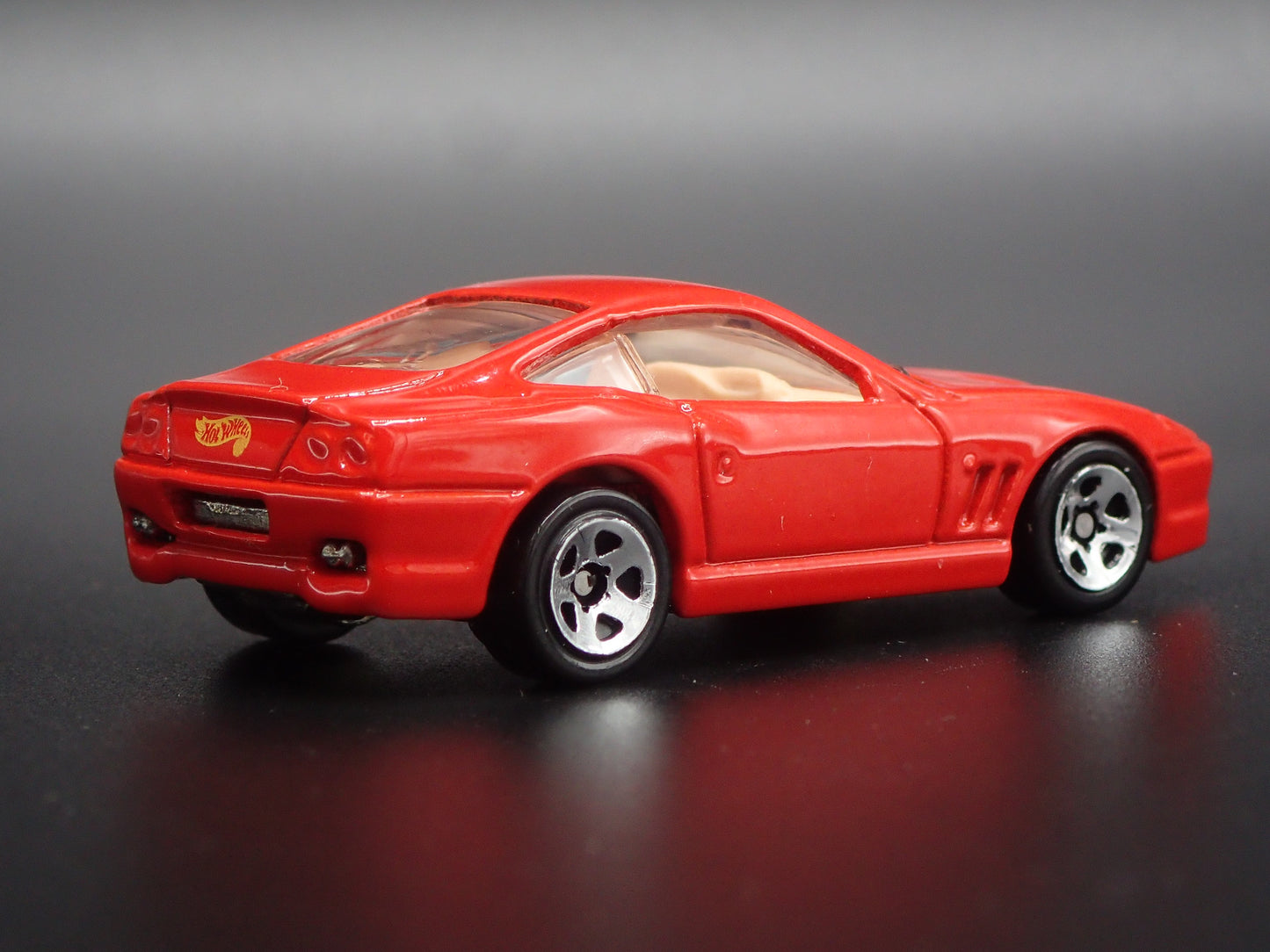 1996-2001 FERRARI 550 MARANELLO 1:64 SCALE COLLECTIBLE DIORAMA DIECAST MODEL CAR