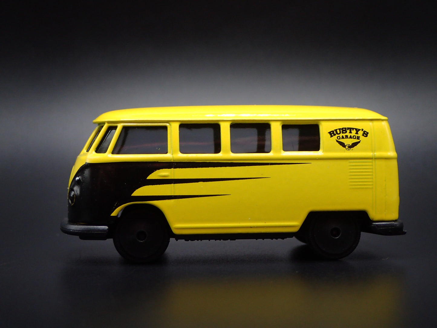 1950-1967 VW VOLKSWAGEN TYPE 2 T1 BUS YELLO 1:64 SCALE DIORAMA DIECAST MODEL CAR