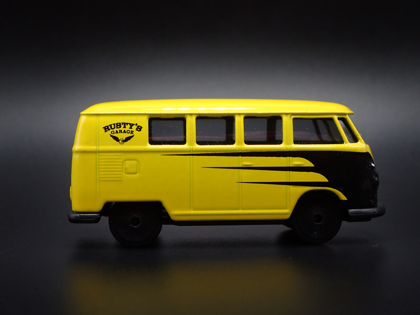 1950-1967 VW VOLKSWAGEN TYPE 2 T1 BUS YELLO 1:64 SCALE DIORAMA DIECAST MODEL CAR