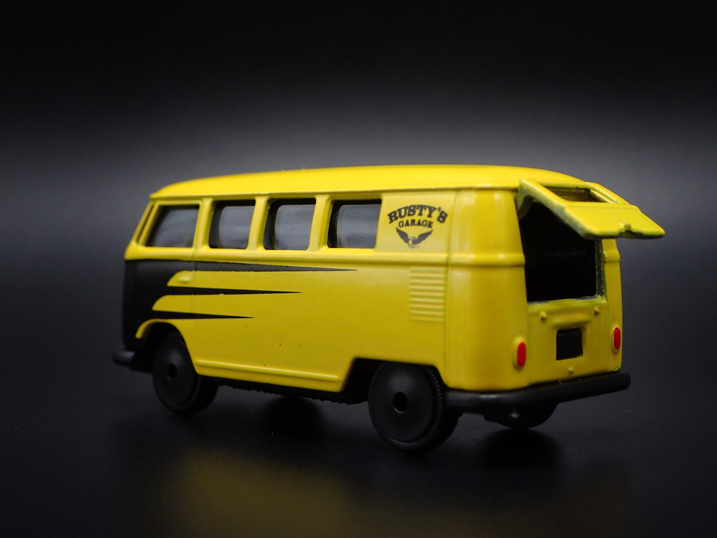 1950-1967 VW VOLKSWAGEN TYPE 2 T1 BUS YELLO 1:64 SCALE DIORAMA DIECAST MODEL CAR