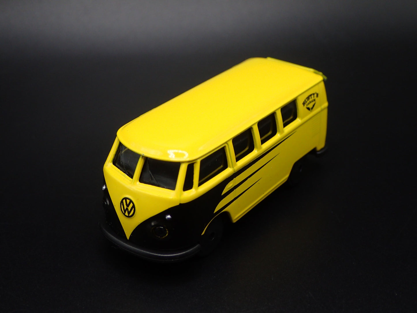 1950-1967 VW VOLKSWAGEN TYPE 2 T1 BUS YELLO 1:64 SCALE DIORAMA DIECAST MODEL CAR