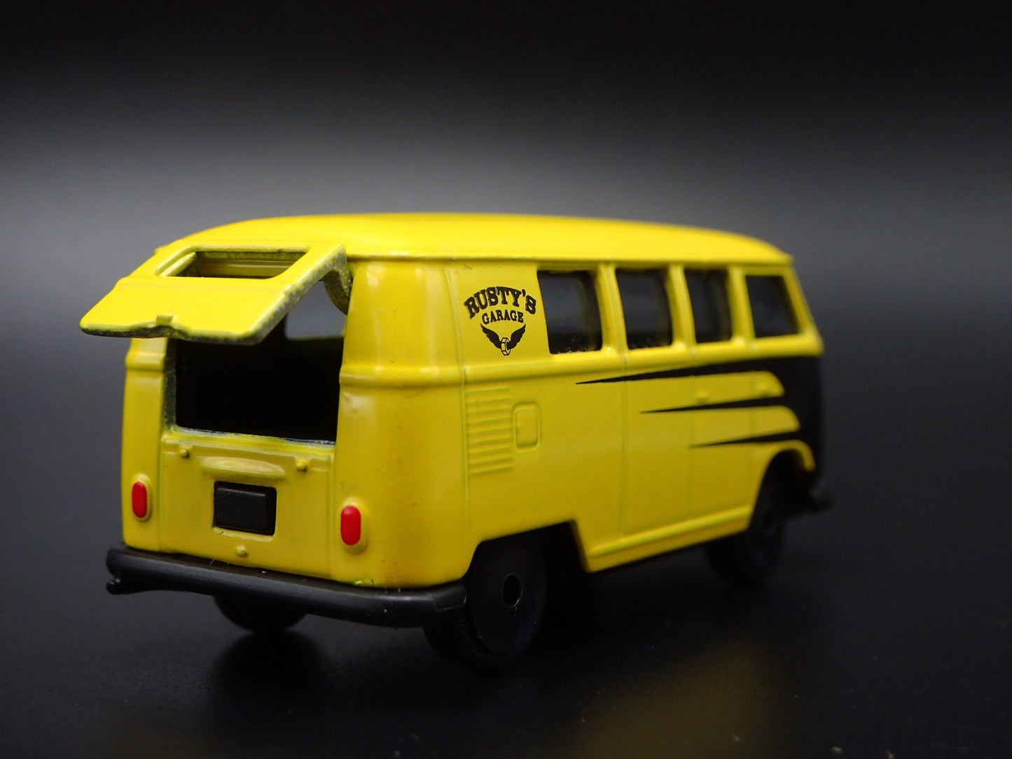 1950-1967 VW VOLKSWAGEN TYPE 2 T1 BUS YELLO 1:64 SCALE DIORAMA DIECAST MODEL CAR