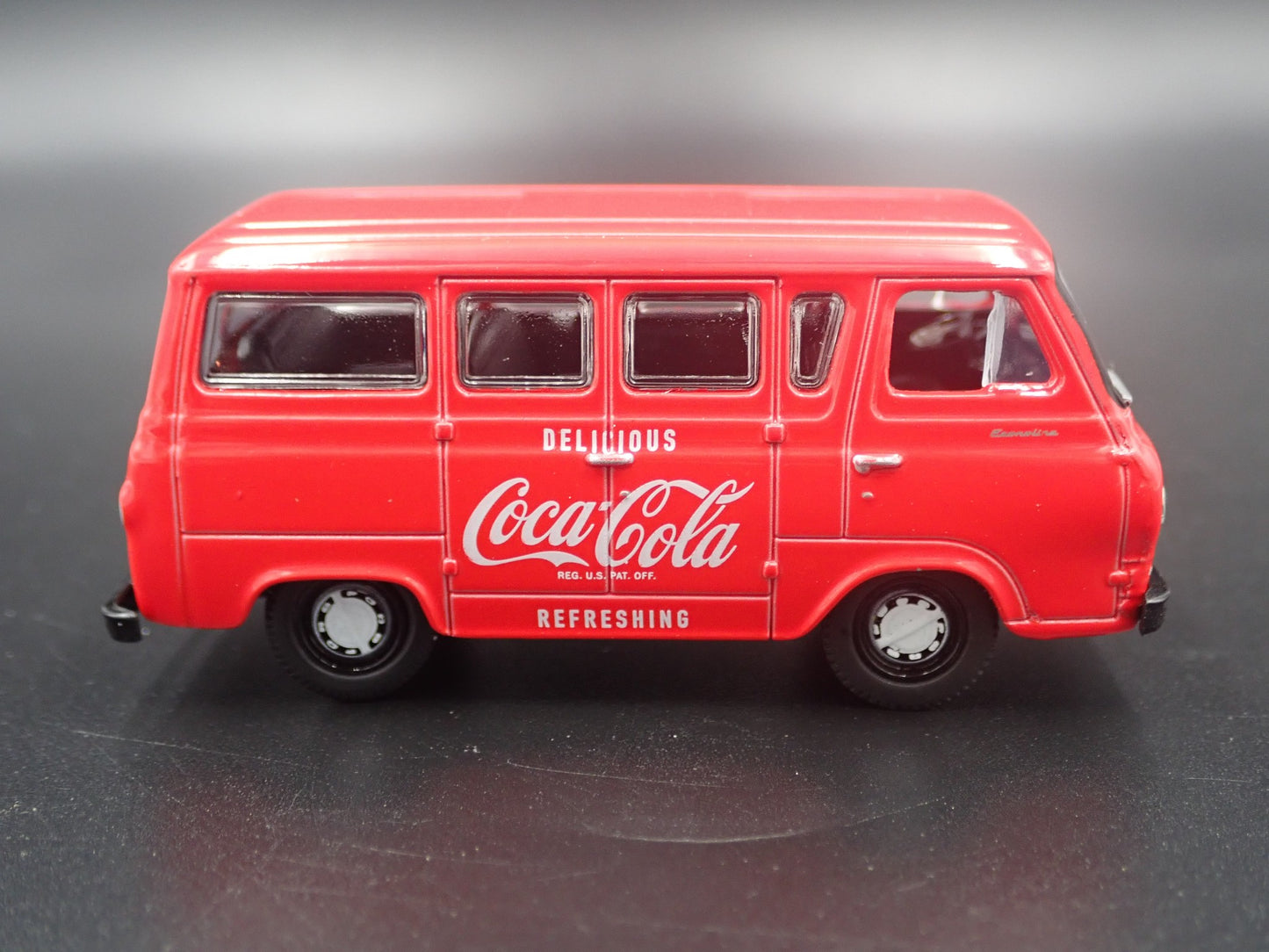 1965 65 FORD ECONOLINE VAN COCA COLA COKE 1:64 SCALE DIORAMA DIECAST MODEL CAR