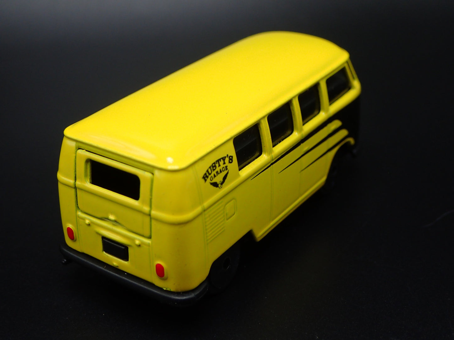 1950-1967 VW VOLKSWAGEN TYPE 2 T1 BUS YELLO 1:64 SCALE DIORAMA DIECAST MODEL CAR