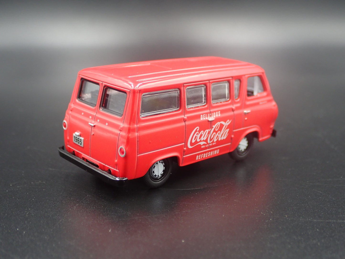 1965 65 FORD ECONOLINE VAN COCA COLA COKE 1:64 SCALE DIORAMA DIECAST MODEL CAR