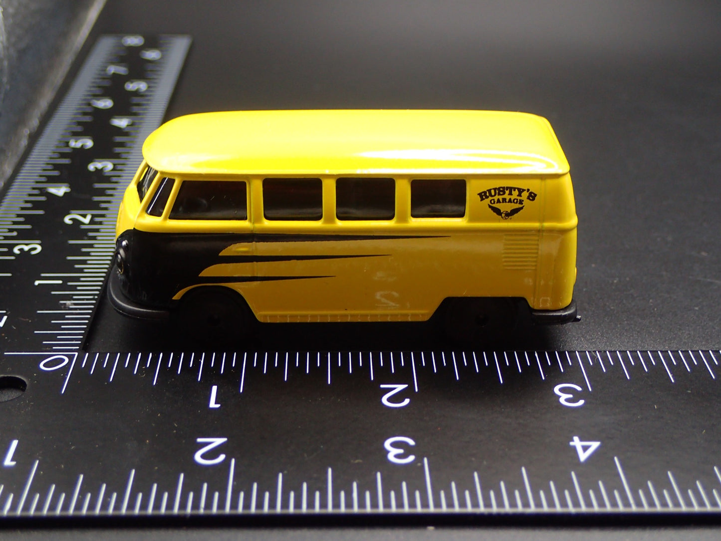 1950-1967 VW VOLKSWAGEN TYPE 2 T1 BUS YELLO 1:64 SCALE DIORAMA DIECAST MODEL CAR