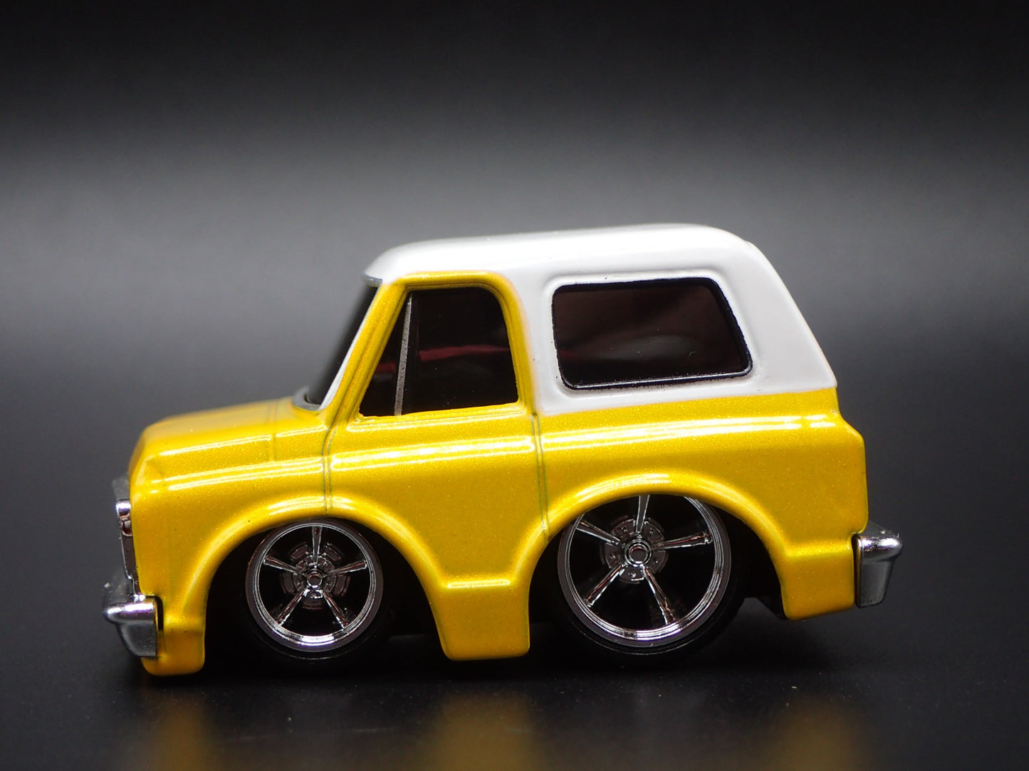 1969 69 CHEVY CHEVROLET K5 BLAZER CAR TUNED YELLOW 1/64 SCALE DIECAST MODEL CAR