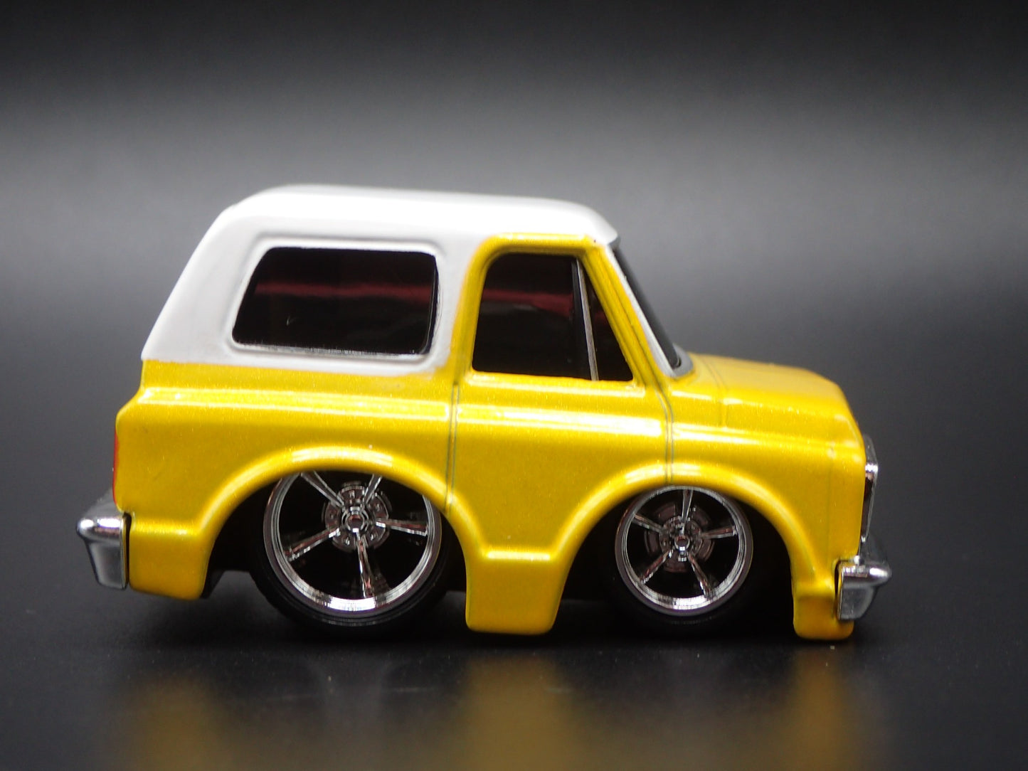 1969 69 CHEVY CHEVROLET K5 BLAZER CAR TUNED YELLOW 1/64 SCALE DIECAST MODEL CAR