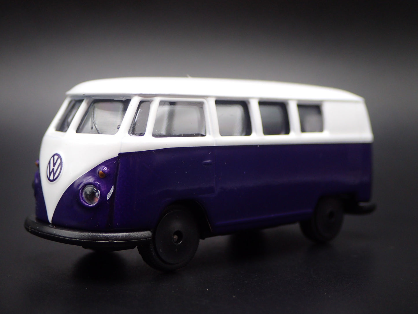 1950-1967 VW VOLKSWAGEN TYPE 2 T1 BUS PURP 1:64 SCALE DIORAMA DIECAST MODEL CAR
