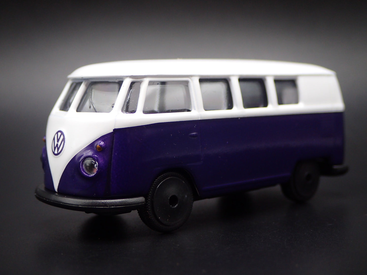 1950-1967 VW VOLKSWAGEN TYPE 2 T1 BUS PURP 1:64 SCALE DIORAMA DIECAST MODEL CAR