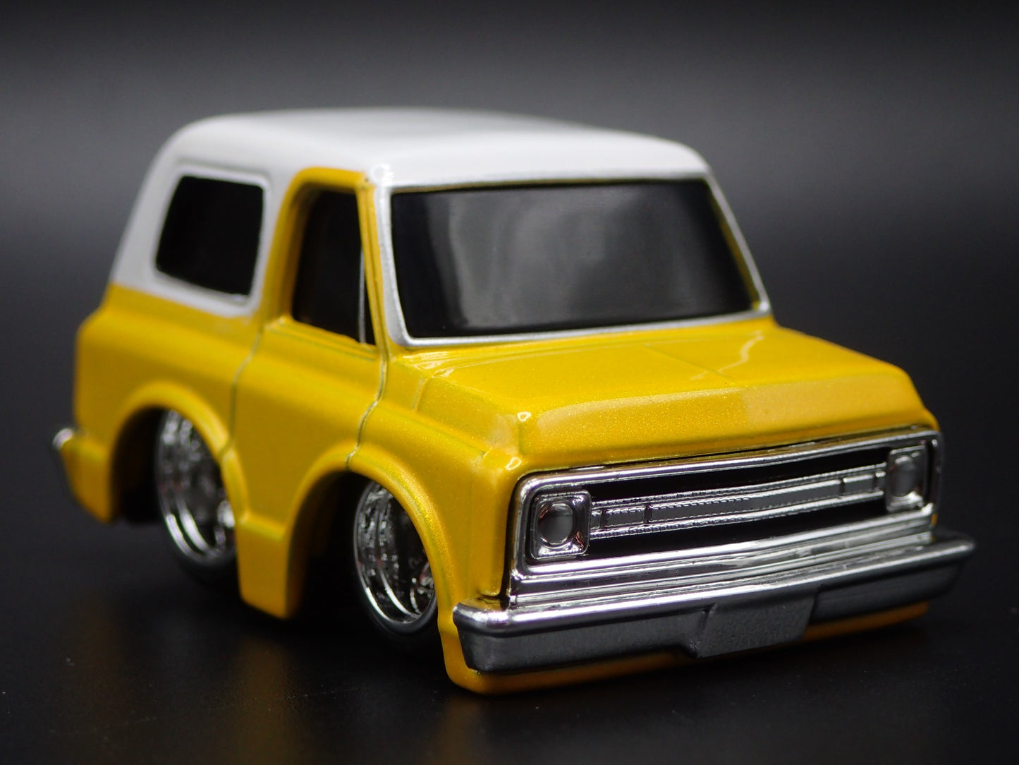 1969 69 CHEVY CHEVROLET K5 BLAZER CAR TUNED YELLOW 1/64 SCALE DIECAST MODEL CAR