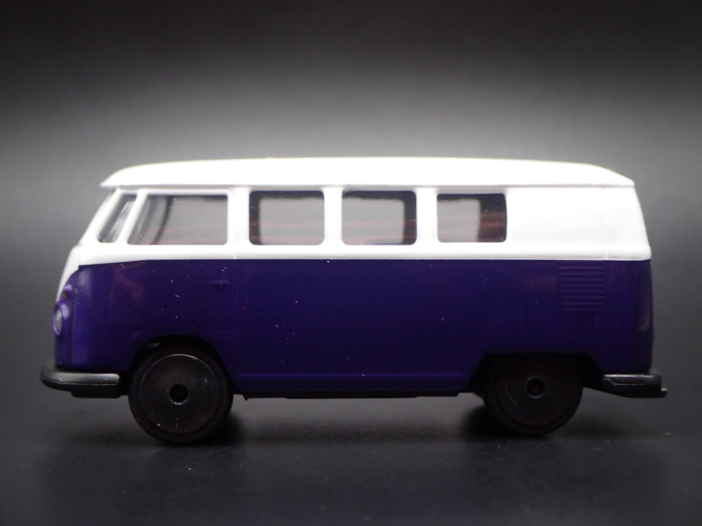 1950-1967 VW VOLKSWAGEN TYPE 2 T1 BUS PURP 1:64 SCALE DIORAMA DIECAST MODEL CAR