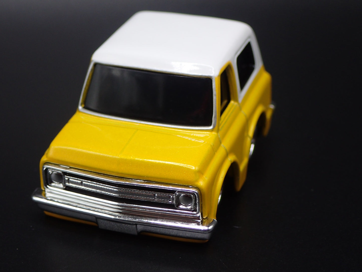 1969 69 CHEVY CHEVROLET K5 BLAZER CAR TUNED YELLOW 1/64 SCALE DIECAST MODEL CAR