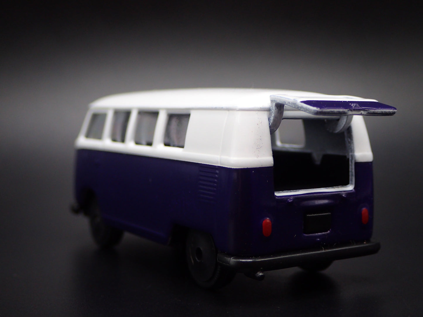 1950-1967 VW VOLKSWAGEN TYPE 2 T1 BUS PURP 1:64 SCALE DIORAMA DIECAST MODEL CAR