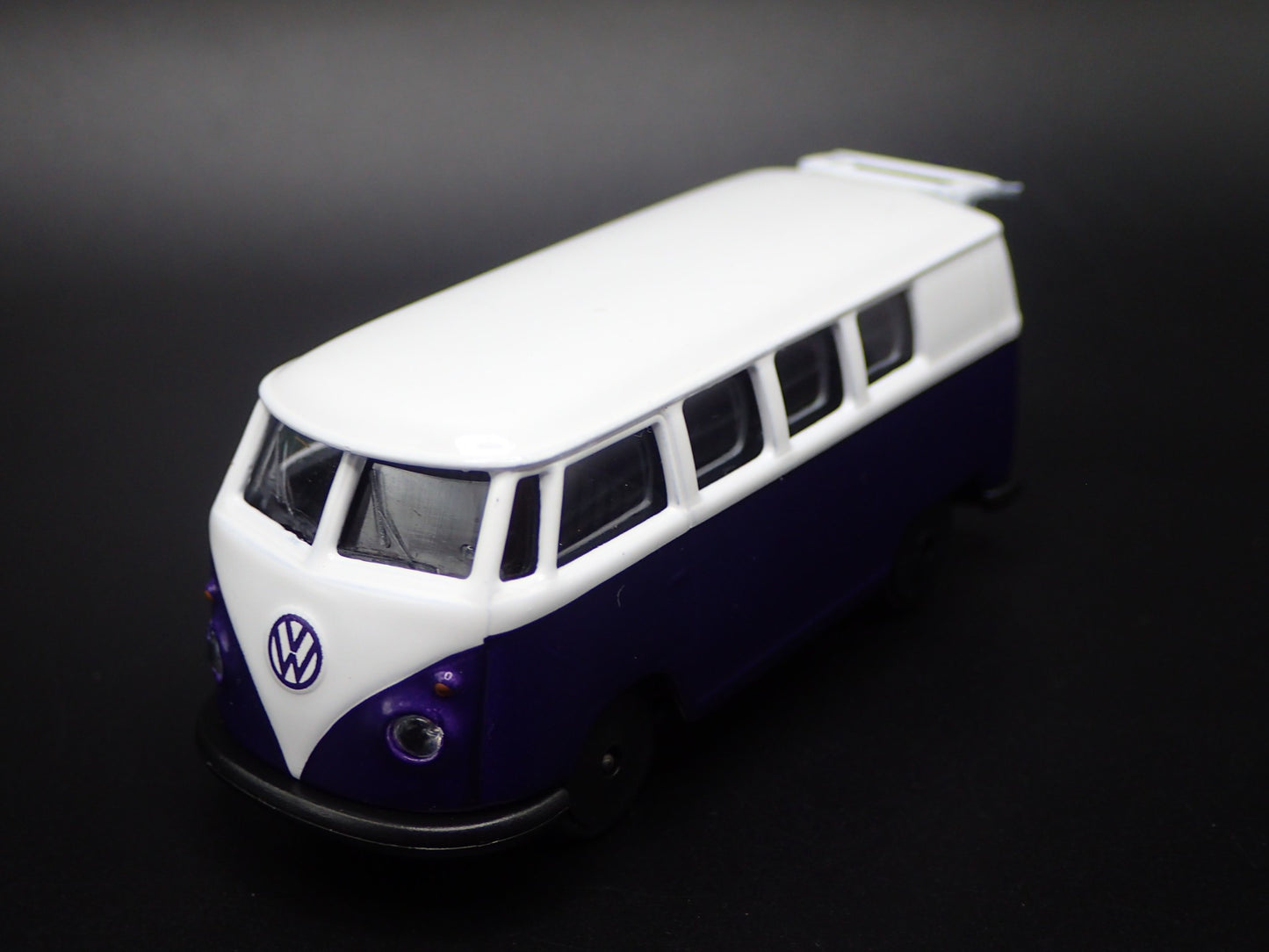 1950-1967 VW VOLKSWAGEN TYPE 2 T1 BUS PURP 1:64 SCALE DIORAMA DIECAST MODEL CAR