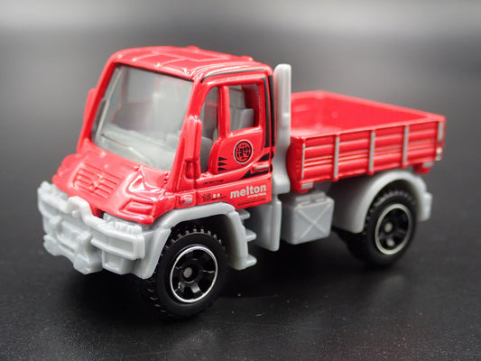 MERCEDES-BENZ UNIMOG U300 UTILITY TRUCK RED 1:64 SCALE DIORAMA DIECAST MODEL CAR