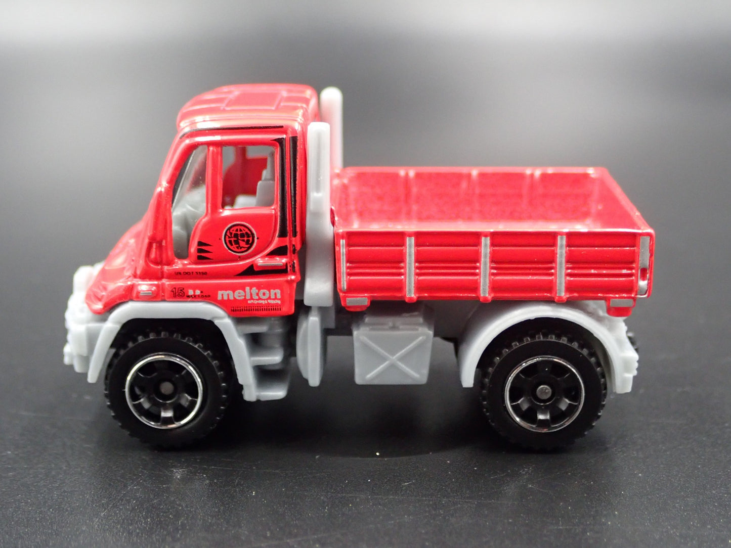MERCEDES-BENZ UNIMOG U300 UTILITY TRUCK RED 1:64 SCALE DIORAMA DIECAST MODEL CAR