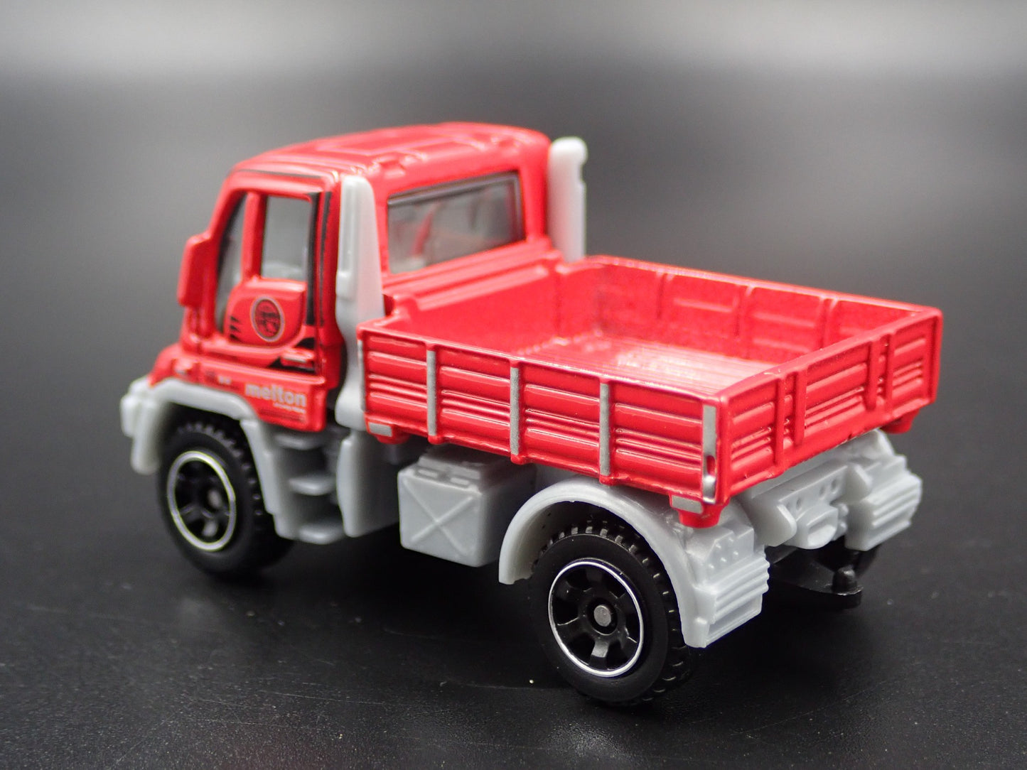 MERCEDES-BENZ UNIMOG U300 UTILITY TRUCK RED 1:64 SCALE DIORAMA DIECAST MODEL CAR