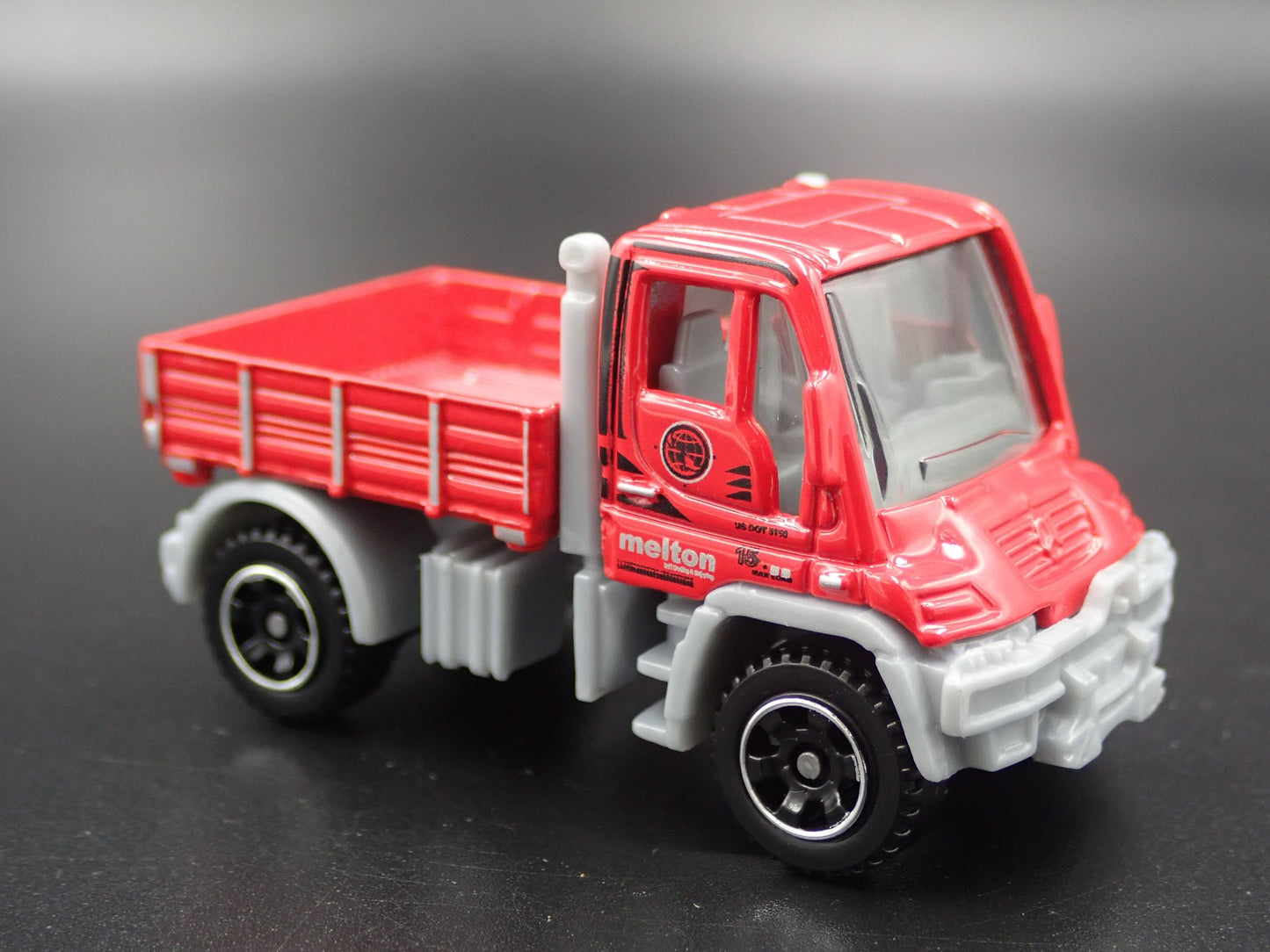 MERCEDES-BENZ UNIMOG U300 UTILITY TRUCK RED 1:64 SCALE DIORAMA DIECAST MODEL CAR