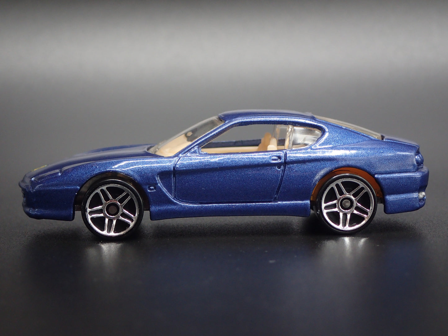 1998-2003 FERRARI 456M BLUE 1:64 SCALE COLLECTIBLE DIORAMA DIECAST MODEL CAR