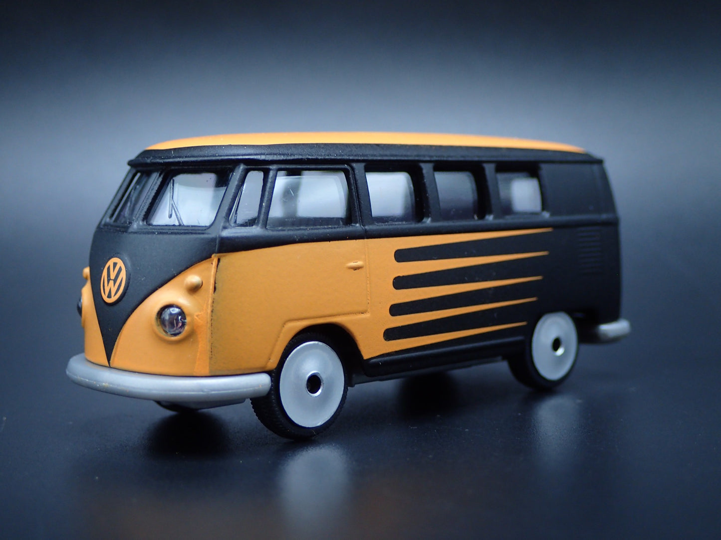 1950-1967 VW VOLKSWAGEN TYPE 2 T1 BUS BLACK 1:64 SCALE DIORAMA DIECAST MODEL CAR