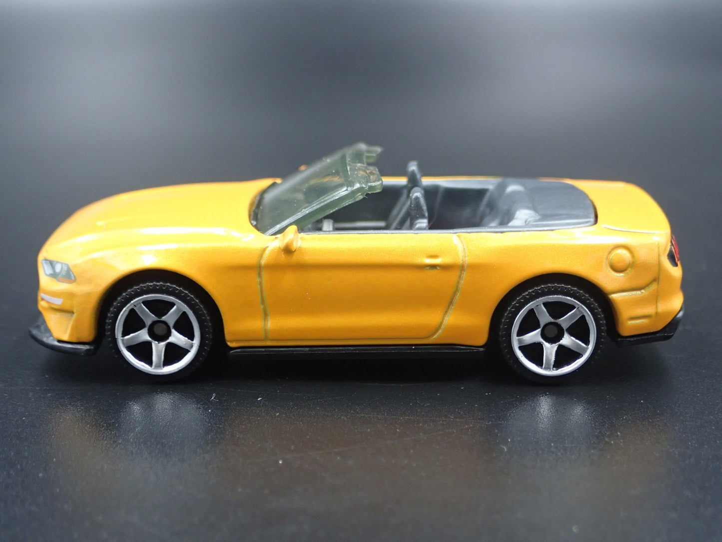 2015-2023 FORD MUSTANG CONVERTIBLE RARE 1/64 SCALE DIORAMA DIECAST MODEL CAR