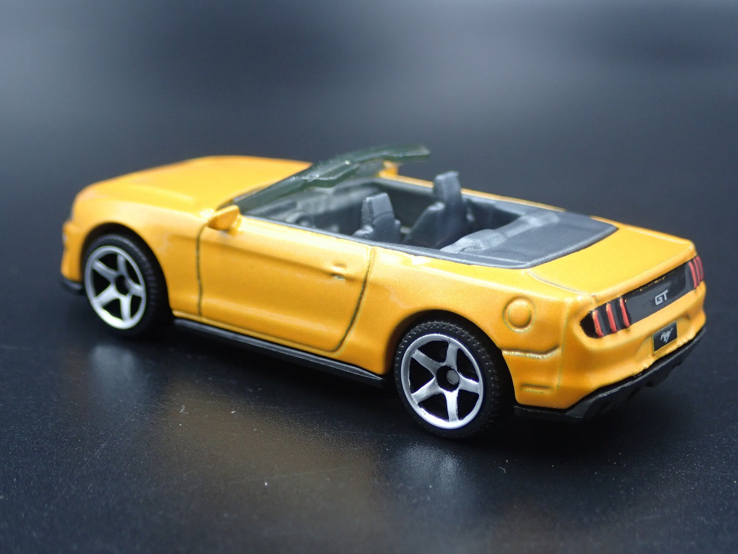 2015-2023 FORD MUSTANG CONVERTIBLE RARE 1/64 SCALE DIORAMA DIECAST MODEL CAR