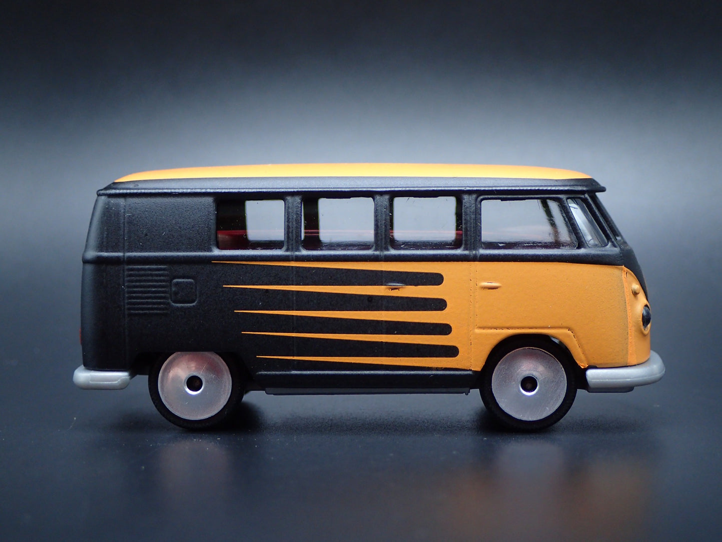 1950-1967 VW VOLKSWAGEN TYPE 2 T1 BUS BLACK 1:64 SCALE DIORAMA DIECAST MODEL CAR