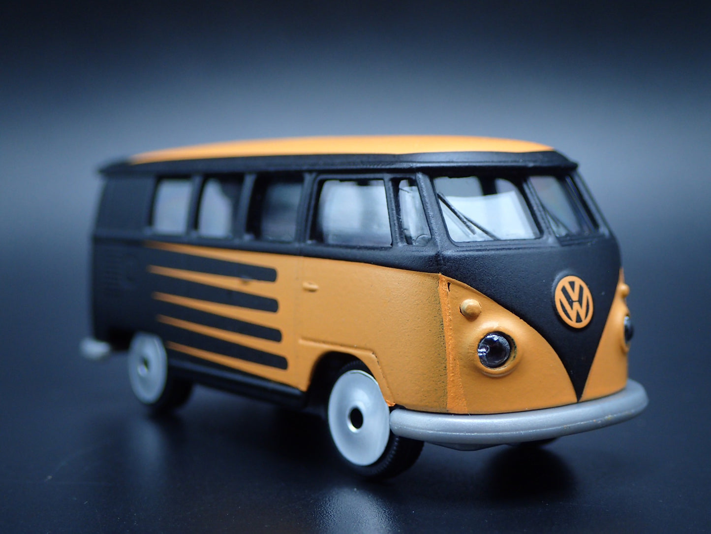1950-1967 VW VOLKSWAGEN TYPE 2 T1 BUS BLACK 1:64 SCALE DIORAMA DIECAST MODEL CAR