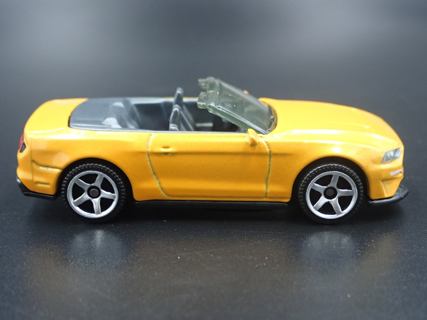 2015-2023 FORD MUSTANG CONVERTIBLE RARE 1/64 SCALE DIORAMA DIECAST MODEL CAR