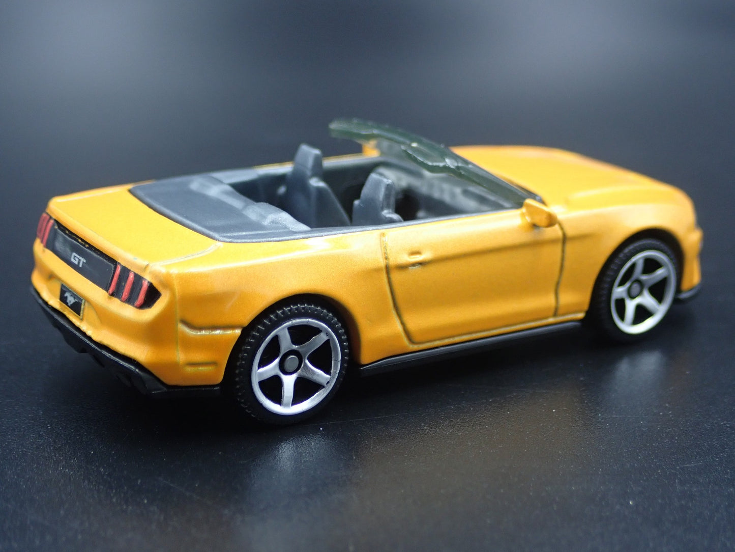 2015-2023 FORD MUSTANG CONVERTIBLE RARE 1/64 SCALE DIORAMA DIECAST MODEL CAR