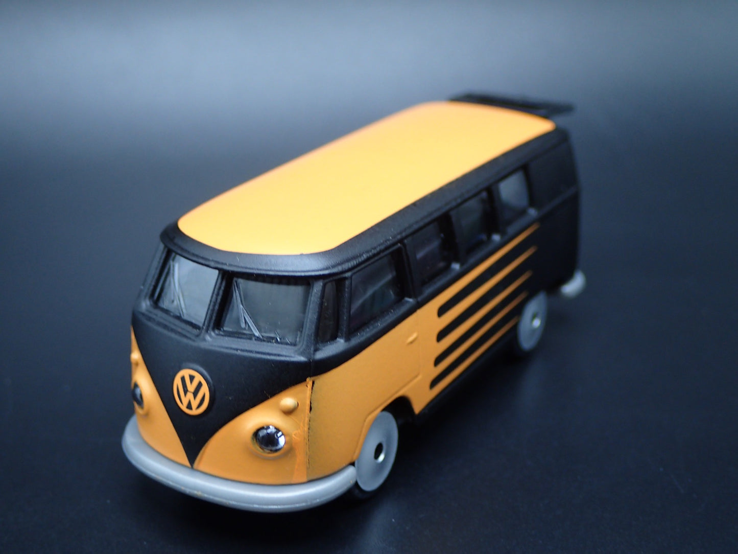 1950-1967 VW VOLKSWAGEN TYPE 2 T1 BUS BLACK 1:64 SCALE DIORAMA DIECAST MODEL CAR