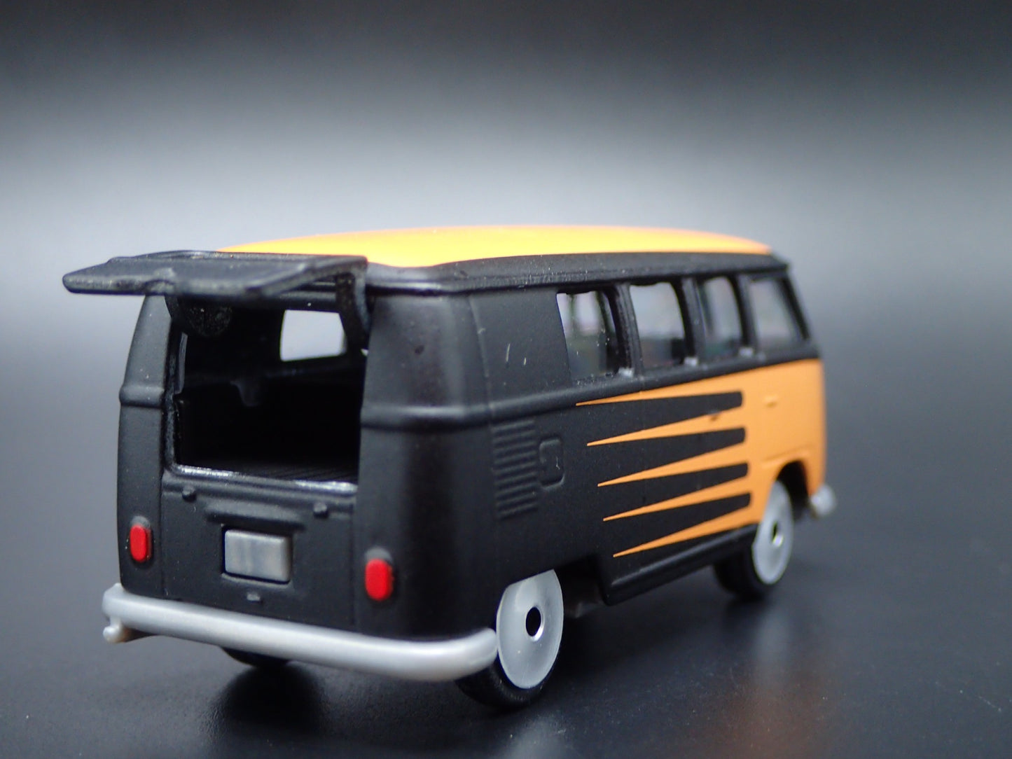 1950-1967 VW VOLKSWAGEN TYPE 2 T1 BUS BLACK 1:64 SCALE DIORAMA DIECAST MODEL CAR