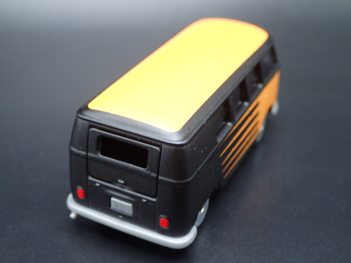 1950-1967 VW VOLKSWAGEN TYPE 2 T1 BUS BLACK 1:64 SCALE DIORAMA DIECAST MODEL CAR