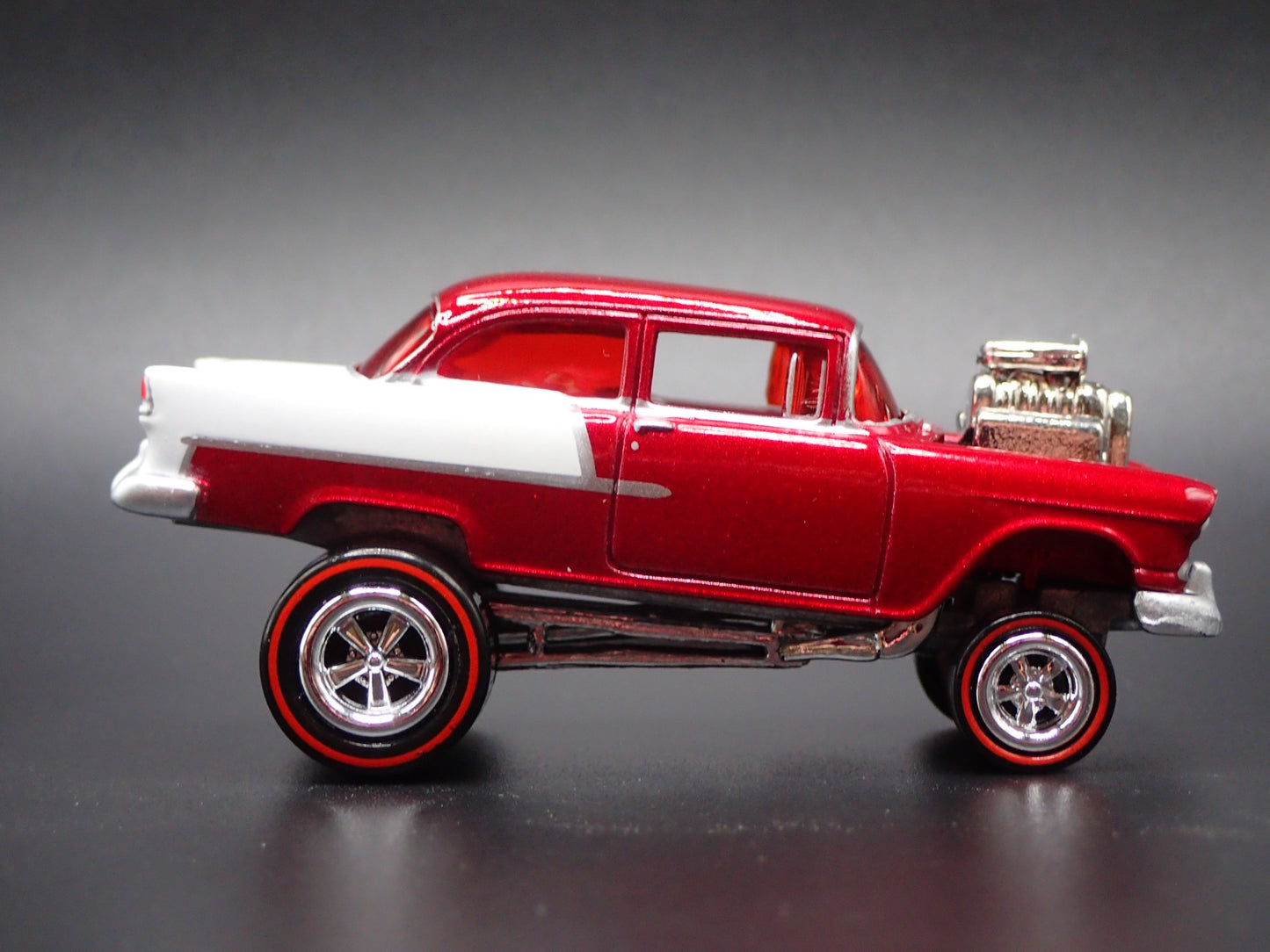 1955 55 CHEVY CHEVROLET BEL AIR SEDAN ZINGER RED 1:64 SCALE DIECAST MODEL CAR