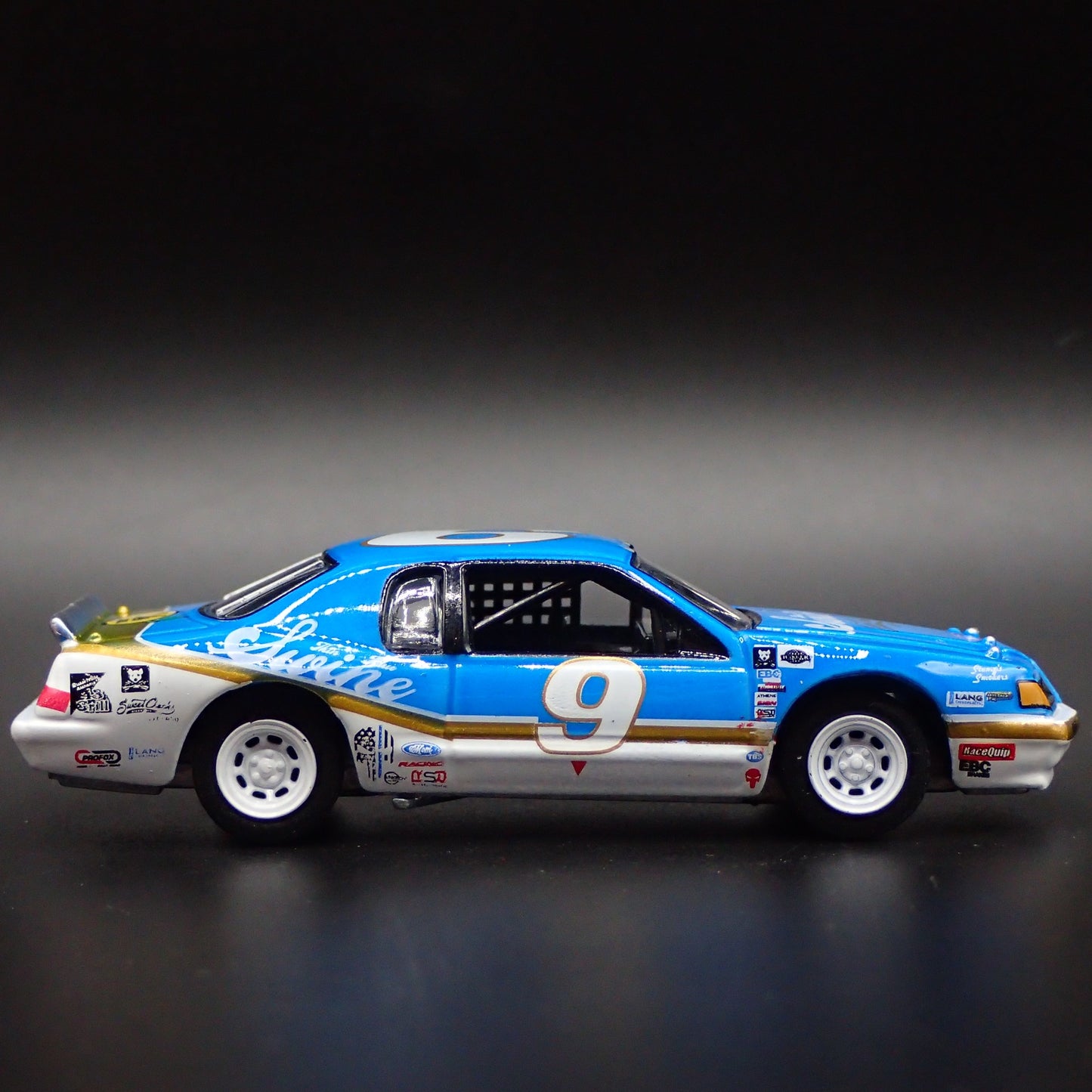 1986 86 FORD THUNDERBIRD STOCK CAR BLUE 1:64 SCALE DIORAMA DIECAST MODEL CAR