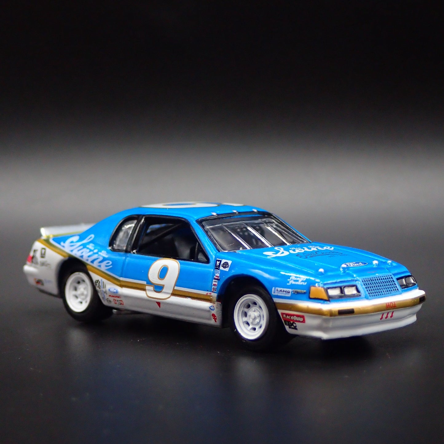 1986 86 FORD THUNDERBIRD STOCK CAR BLUE 1:64 SCALE DIORAMA DIECAST MODEL CAR