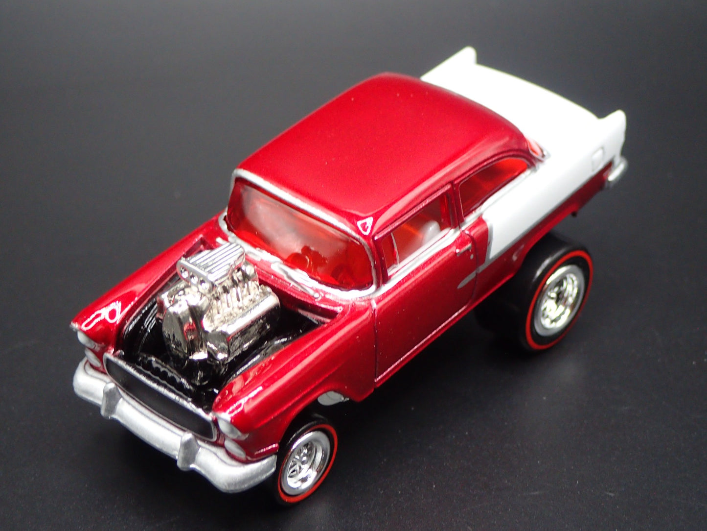 1955 55 CHEVY CHEVROLET BEL AIR SEDAN ZINGER RED 1:64 SCALE DIECAST MODEL CAR