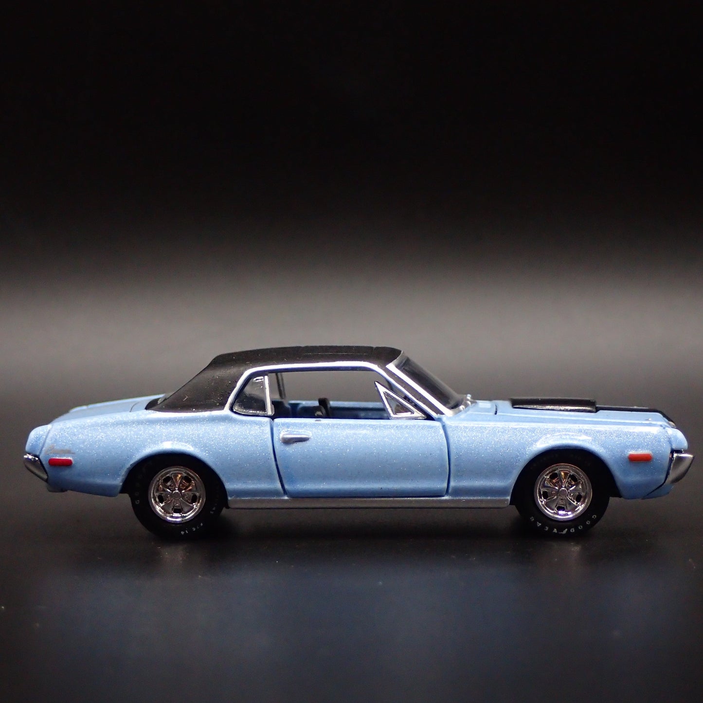 1968 1/2 68 MERC MERCURY COUGAR R-CODE RARE 1:64 SCALE DIORAMA DIECAST MODEL CAR