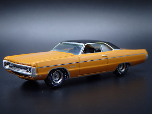 1971 71 PLYMOUTH SPORT FURY III MUSTARD 1/64 SCALE DIORAMA DIECAST MODEL CAR