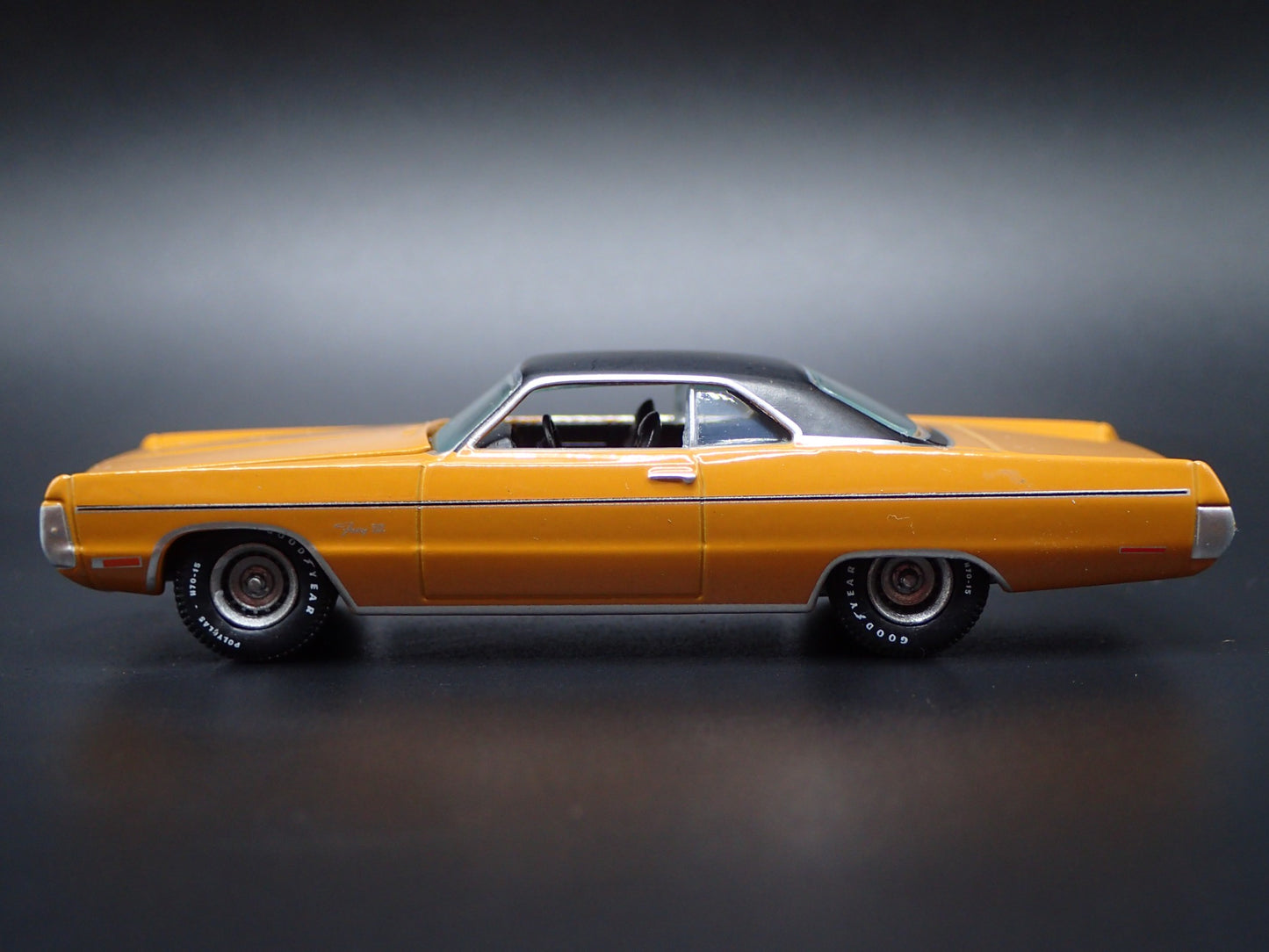 1971 71 PLYMOUTH SPORT FURY III MUSTARD 1/64 SCALE DIORAMA DIECAST MODEL CAR
