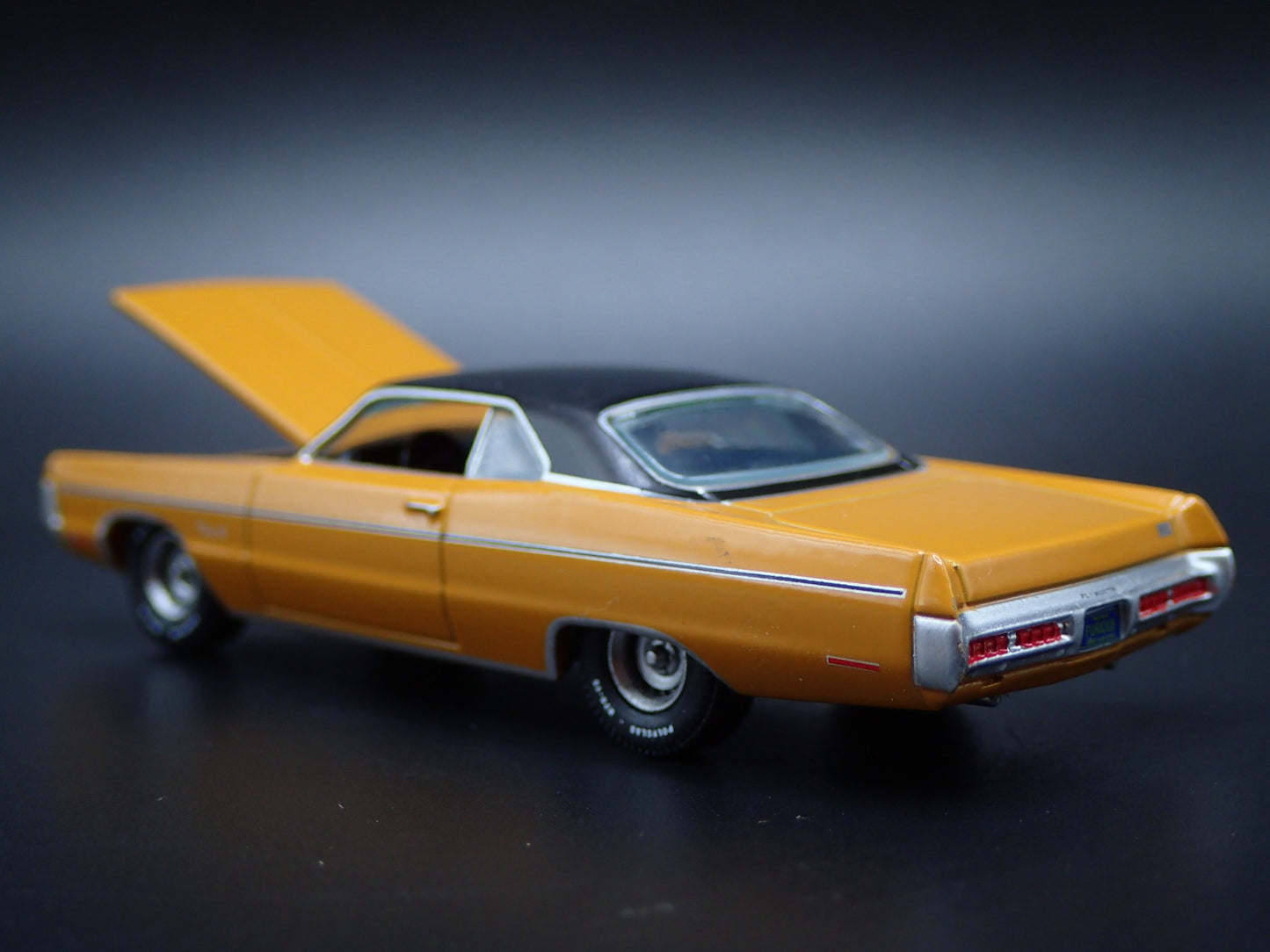 1971 71 PLYMOUTH SPORT FURY III MUSTARD 1/64 SCALE DIORAMA DIECAST MODEL CAR