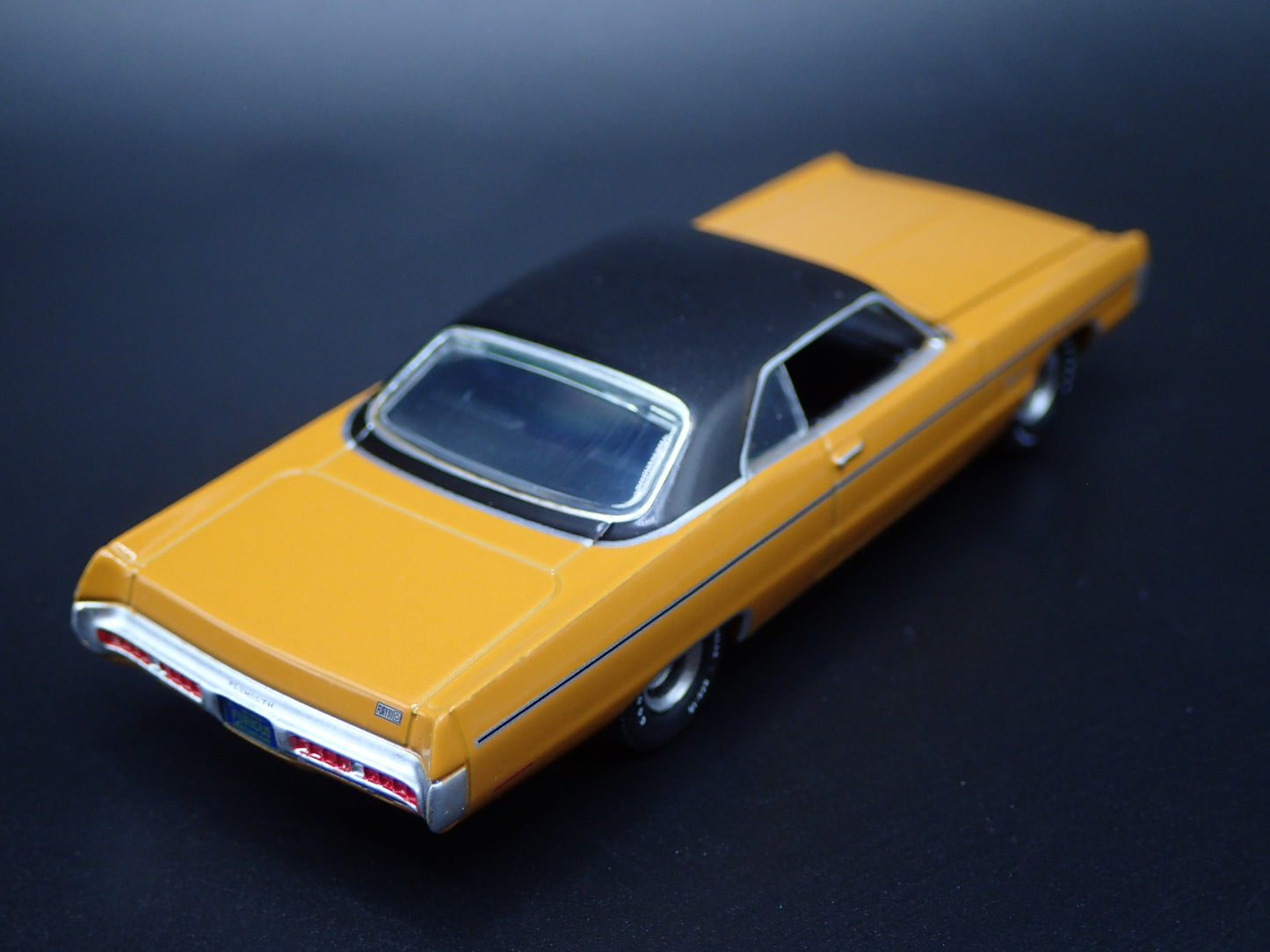 1971 71 PLYMOUTH SPORT FURY III MUSTARD 1/64 SCALE DIORAMA DIECAST MODEL CAR