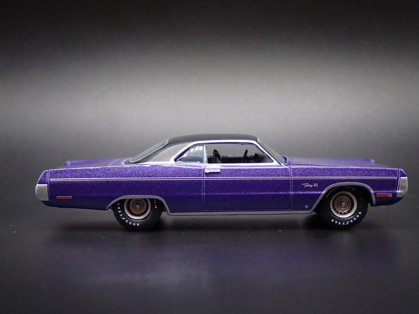 1971 71 PLYMOUTH SPORT FURY III PURPLE 1/64 SCALE DIORAMA DIECAST MODEL CAR