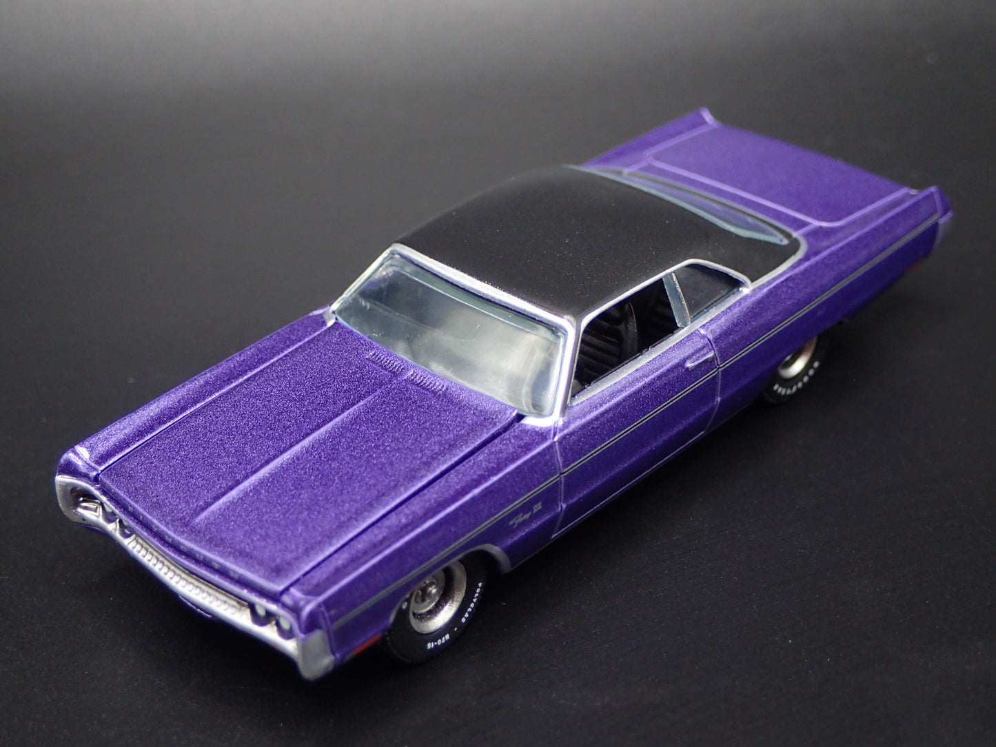 1971 71 PLYMOUTH SPORT FURY III PURPLE 1/64 SCALE DIORAMA DIECAST MODEL CAR