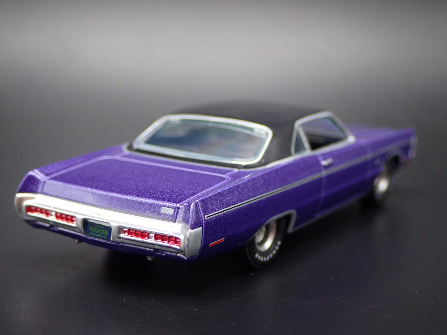 1971 71 PLYMOUTH SPORT FURY III PURPLE 1/64 SCALE DIORAMA DIECAST MODEL CAR