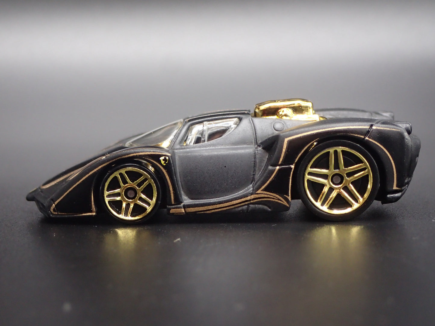 2002-2004 ENZO FERRARI SUPER CAR BLACK 1:64 SCALE COLLECTIBLE DIECAST MODEL CAR