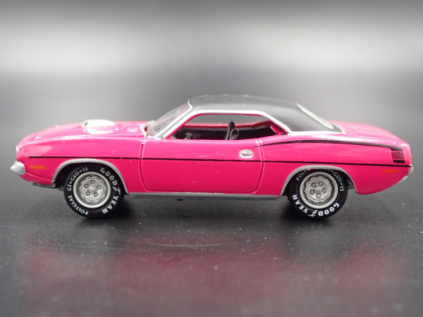 1970 70 PLYMOUTH HEMI CUDA RARE 1:64 SCALE COLLECTIBLE DIORAMA DIECAST MODEL CAR