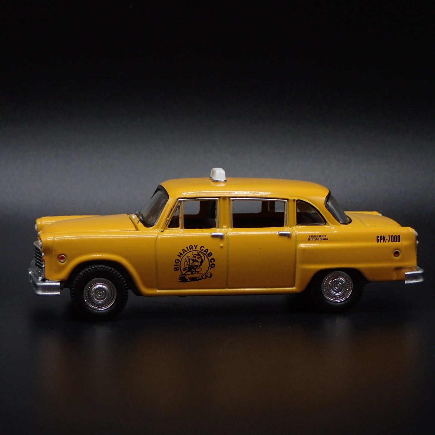 1977 77 CHECKER TAXI CAB TAXI GPK YELLOW 1:64 SCALE DIORAMA DIECAST MODEL CAR
